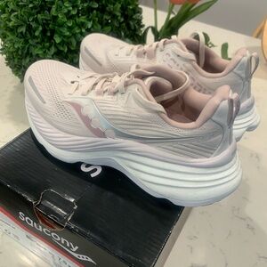 SAUCONY NIB, Hurricane 24 womens7.5